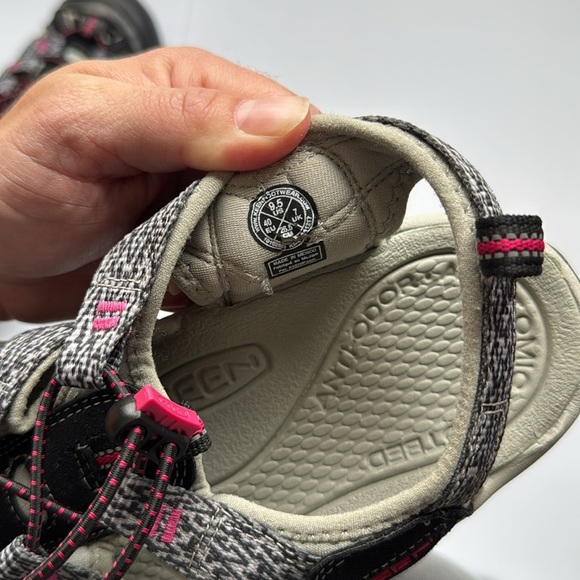 Keen Black and Pink Women's Sandals - Picture 6 of 8